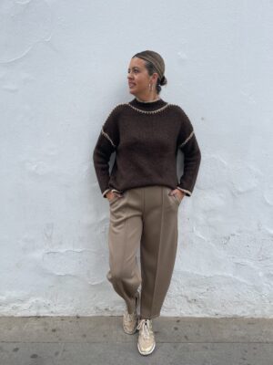 Jersey costuras marrón.