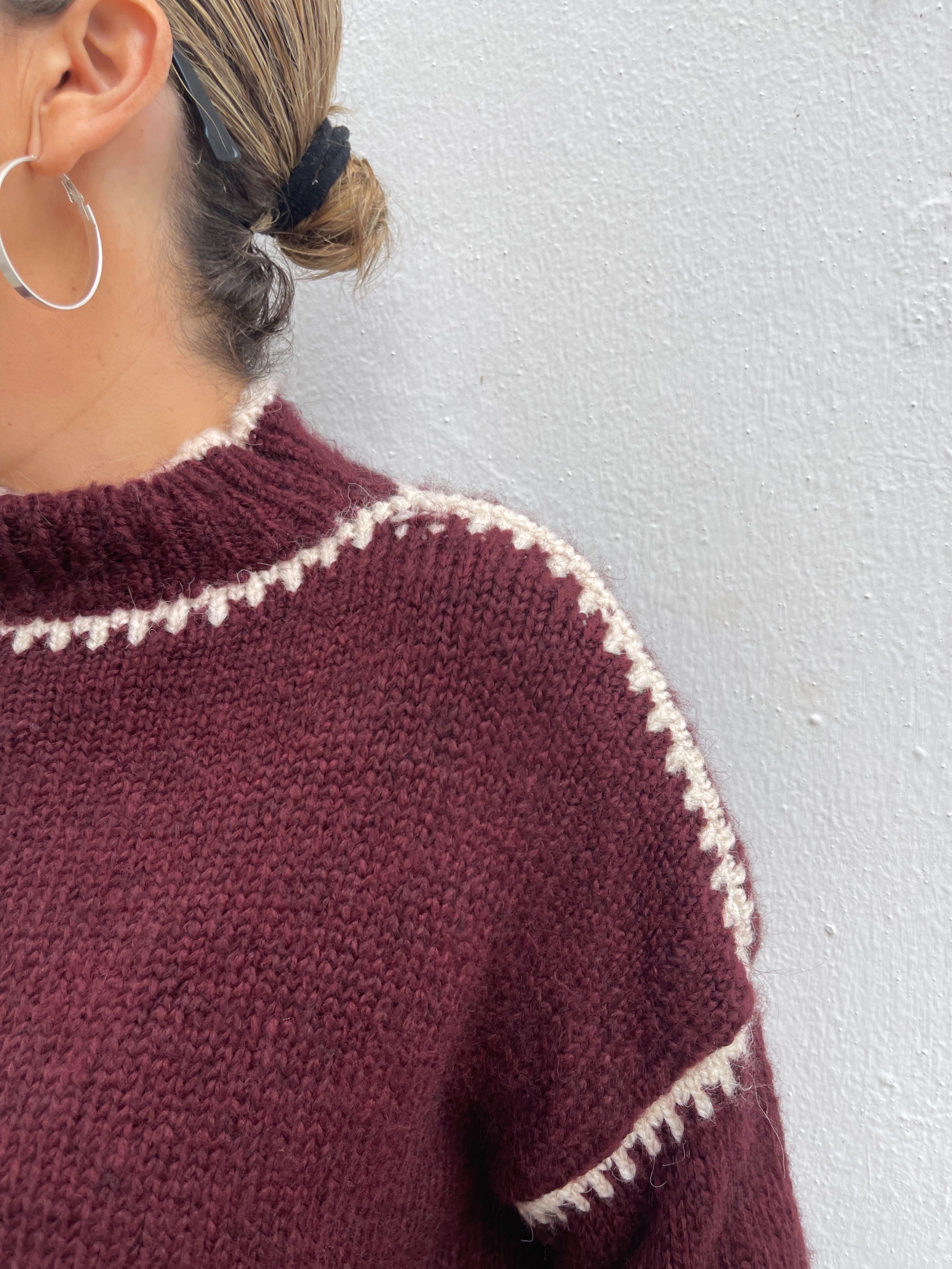 Jersey costuras burdeos. - Imagen 2