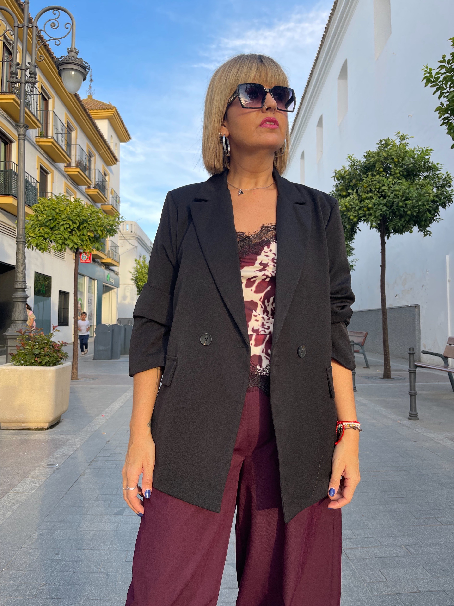 Blazer botones negra.