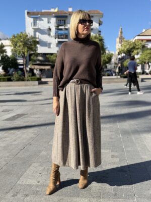 Falda de paño espiga.