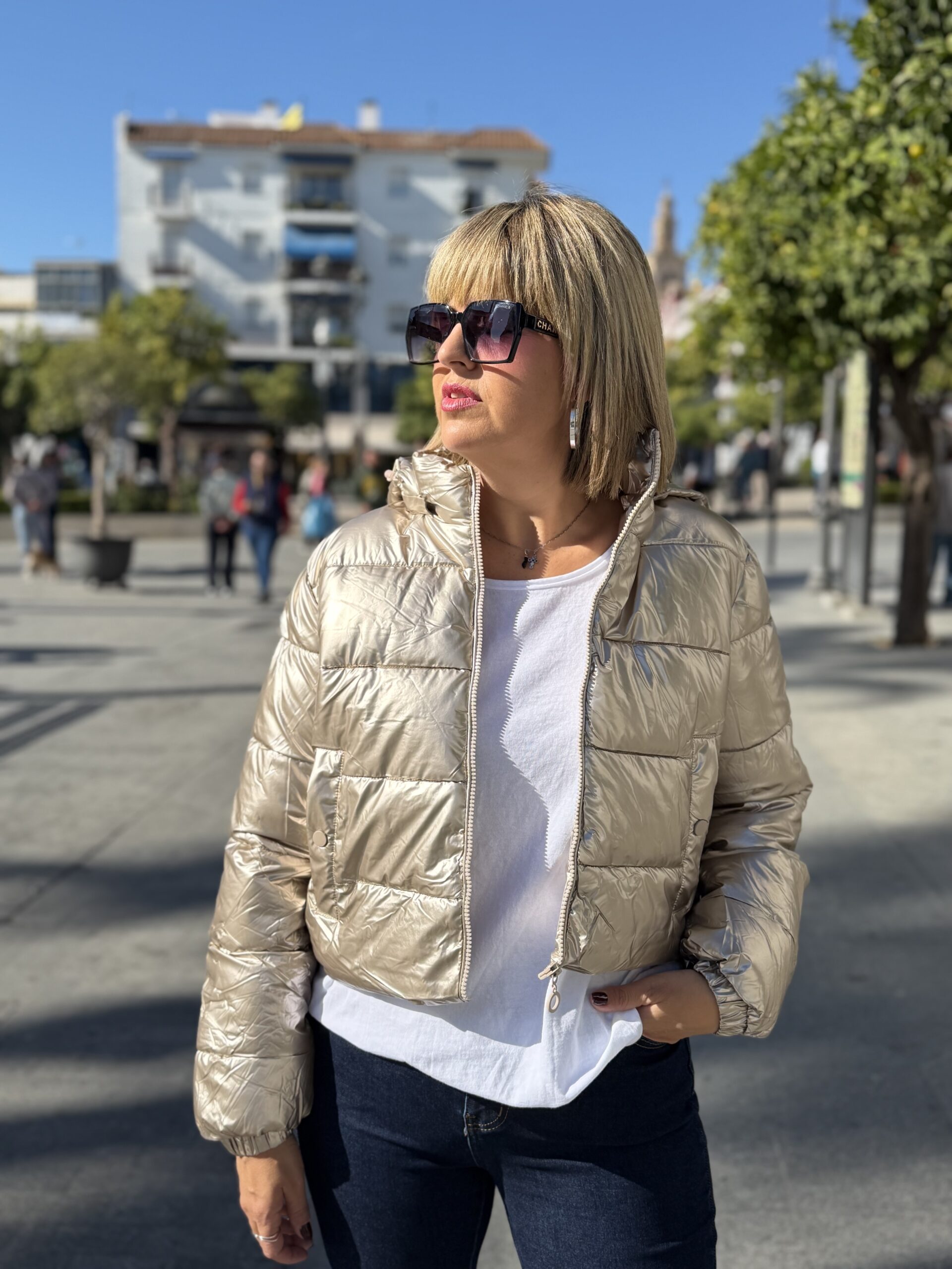 Chqquetón acolchado corto champán. - Imagen 4