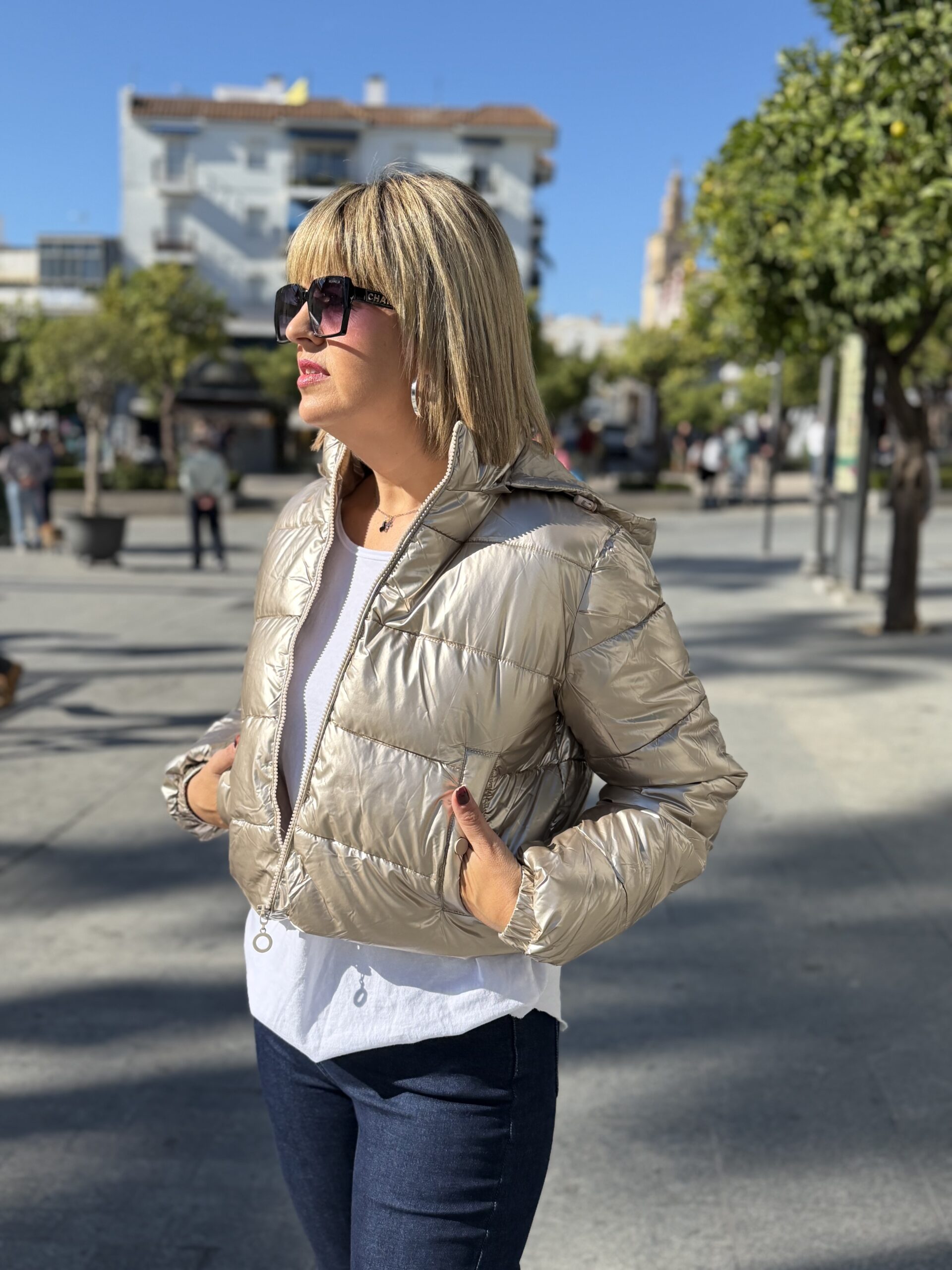 Chqquetón acolchado corto champán. - Imagen 3