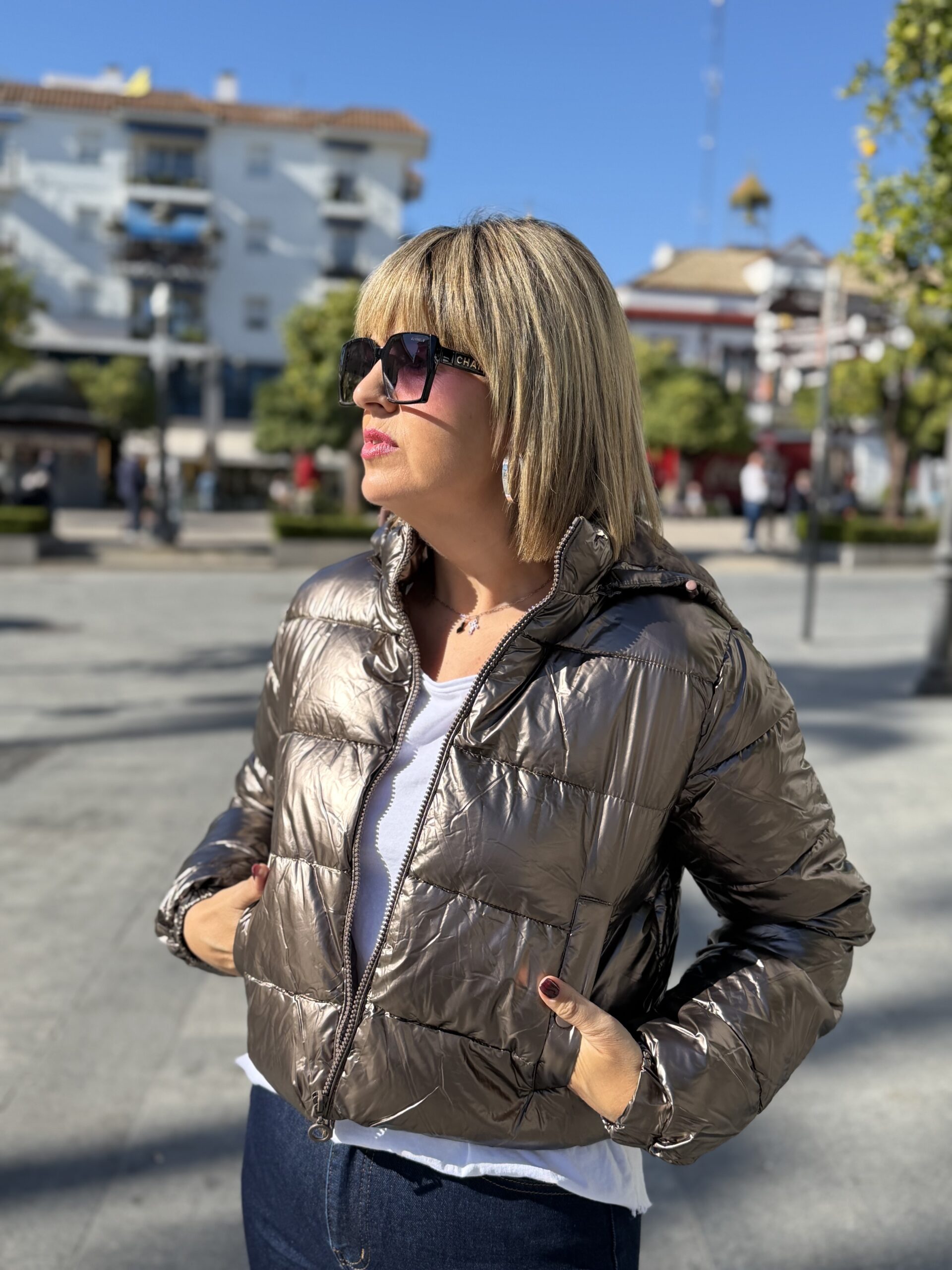 Chaquet-ón acolchado marrón.