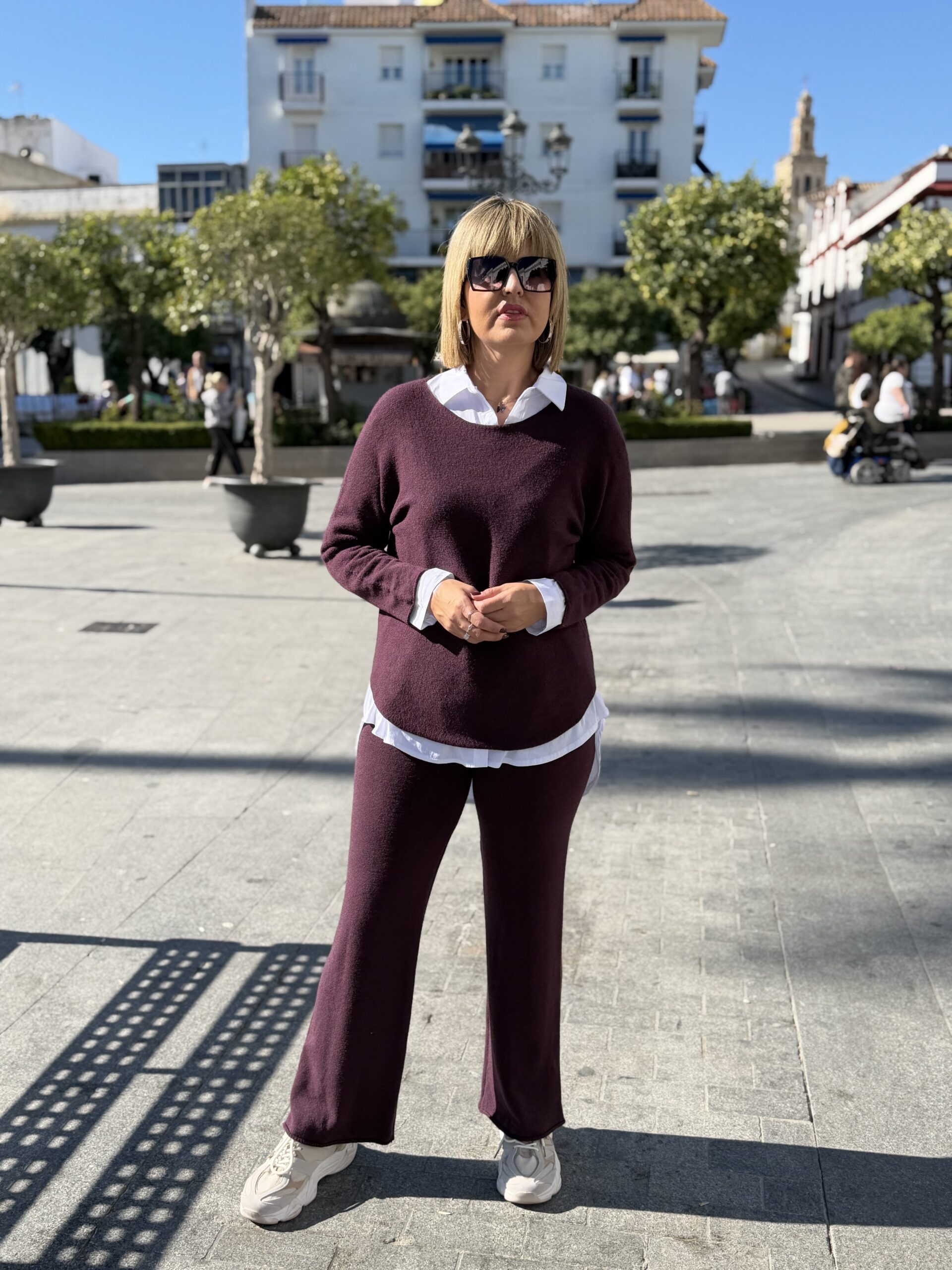 Conjunto de punto confort granate.