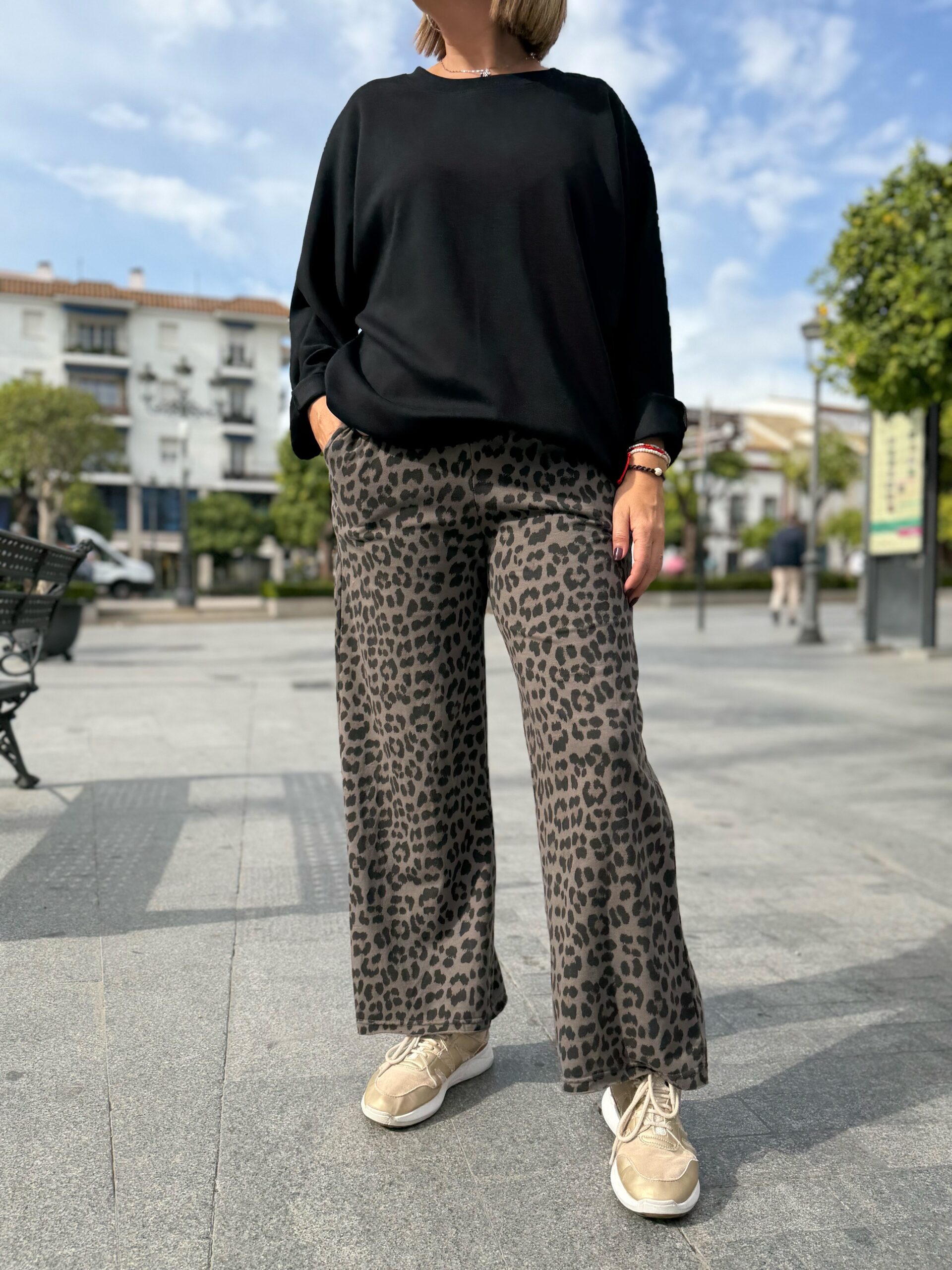 Pantalón sport animal print taupe.