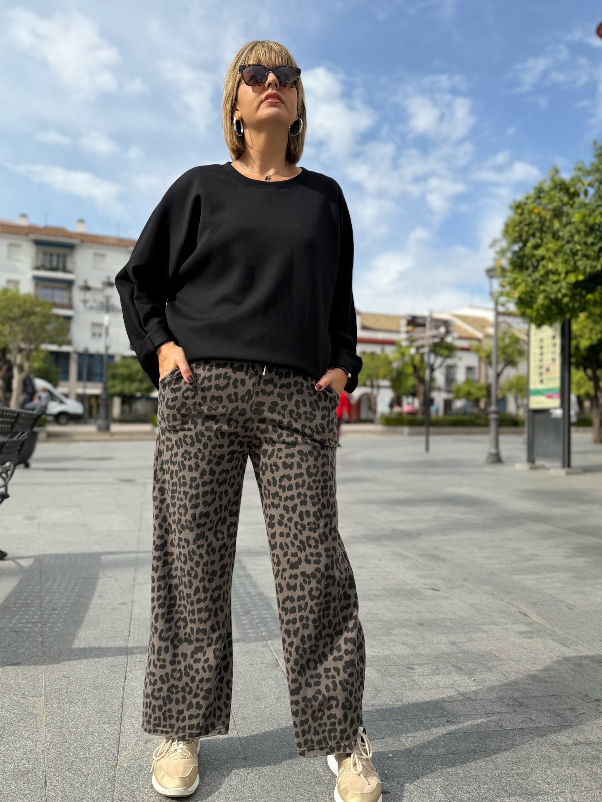 Pantalón sport animal print taupe. - Imagen 4