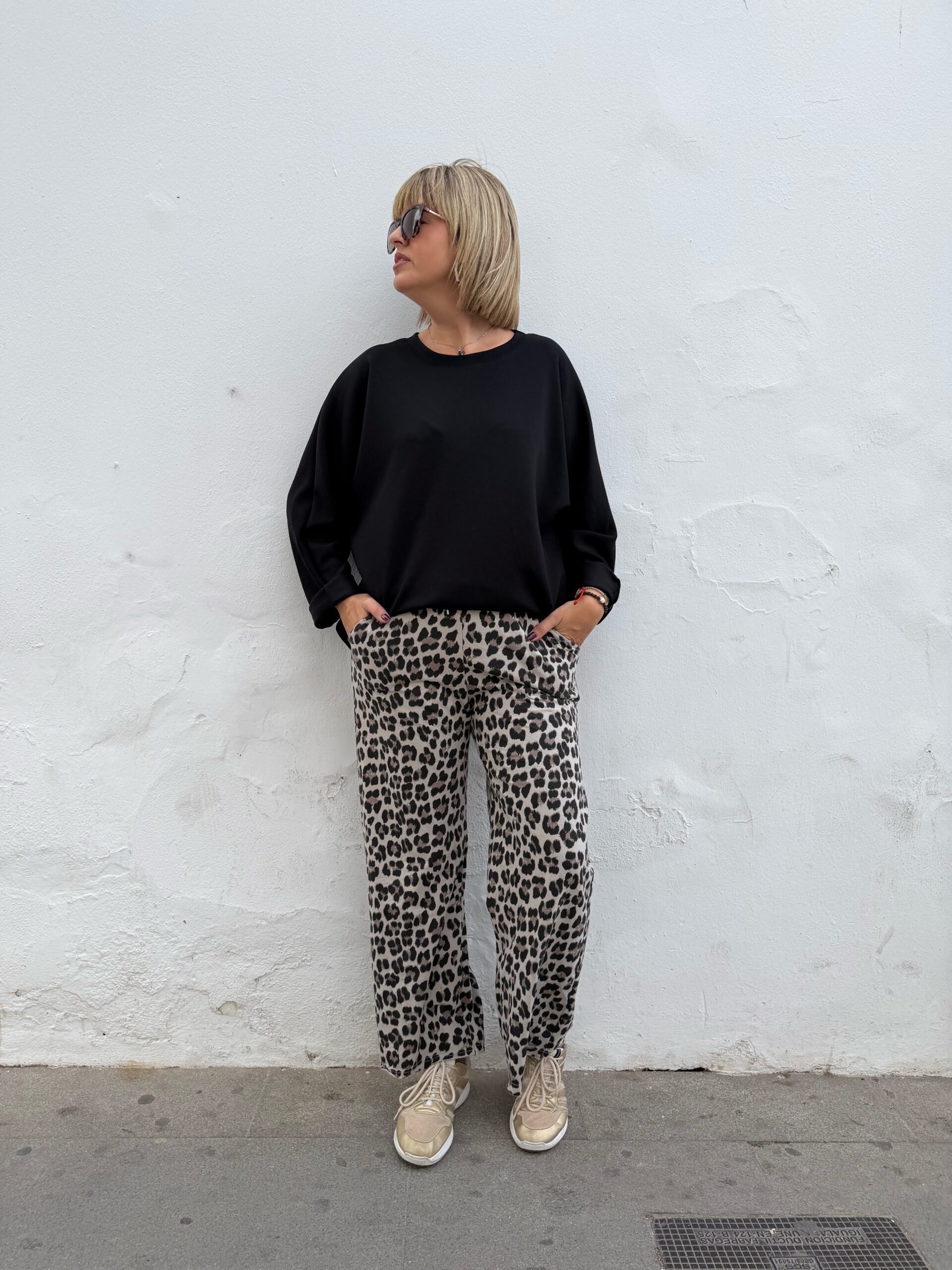 Pantalón sport animal print beige.