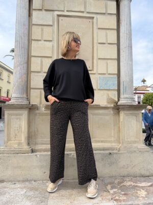 Pantalón sport animal print marrón.