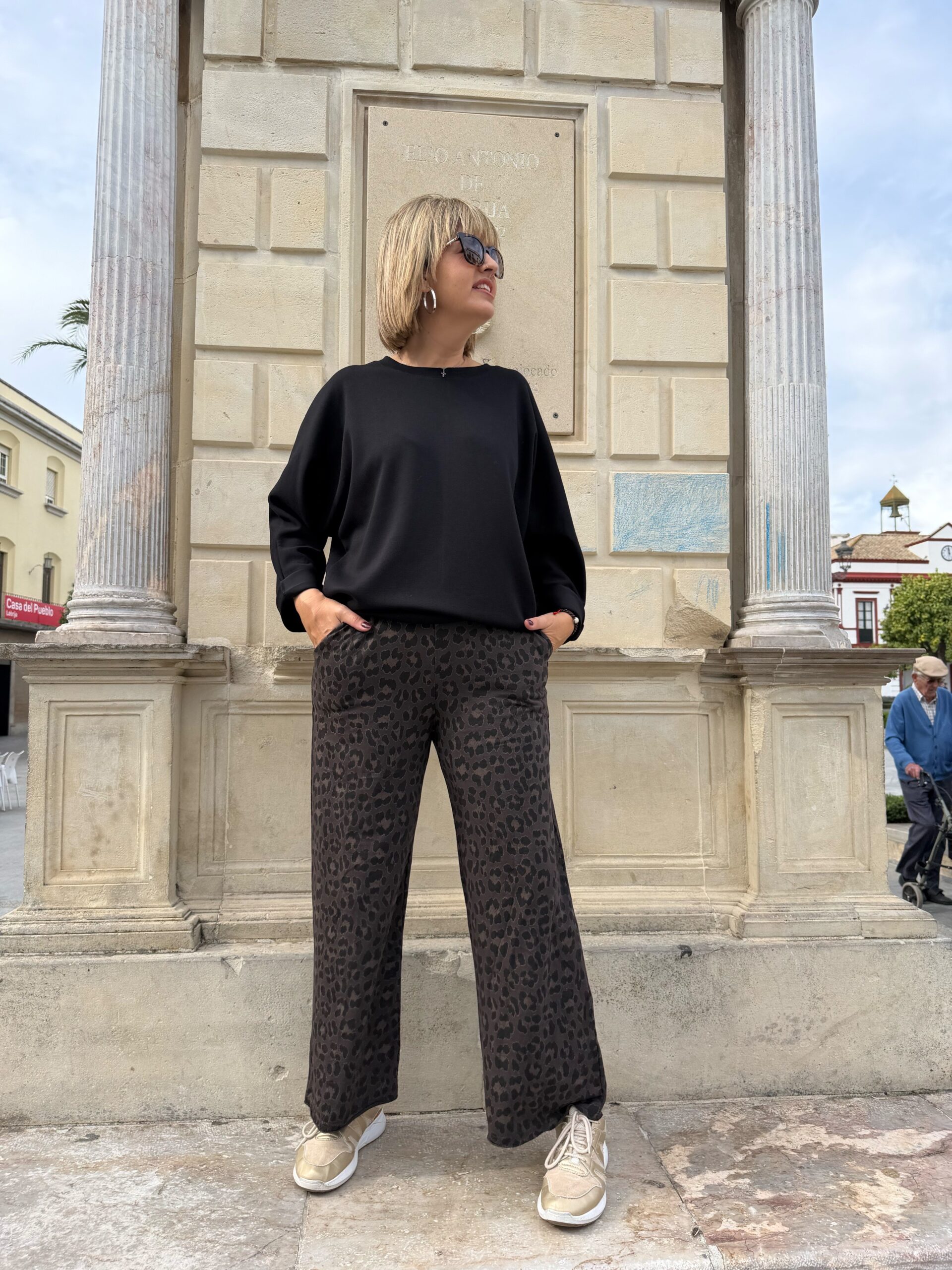 Pantalón sport animal print marrón.