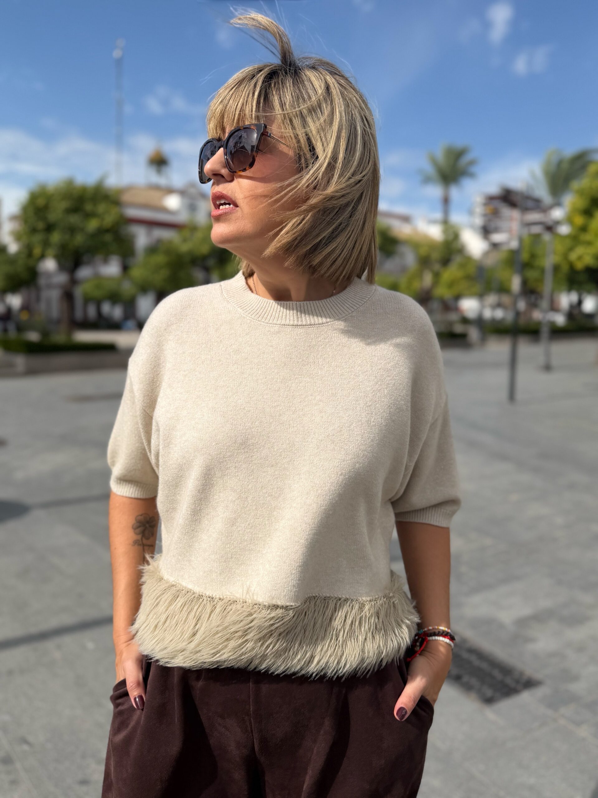 Jersey plumas beige. - Imagen 2