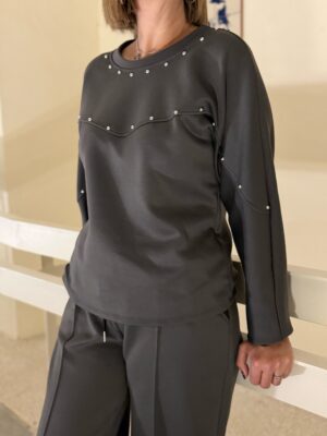 Conjunto Soft Glow tachuelas gris.