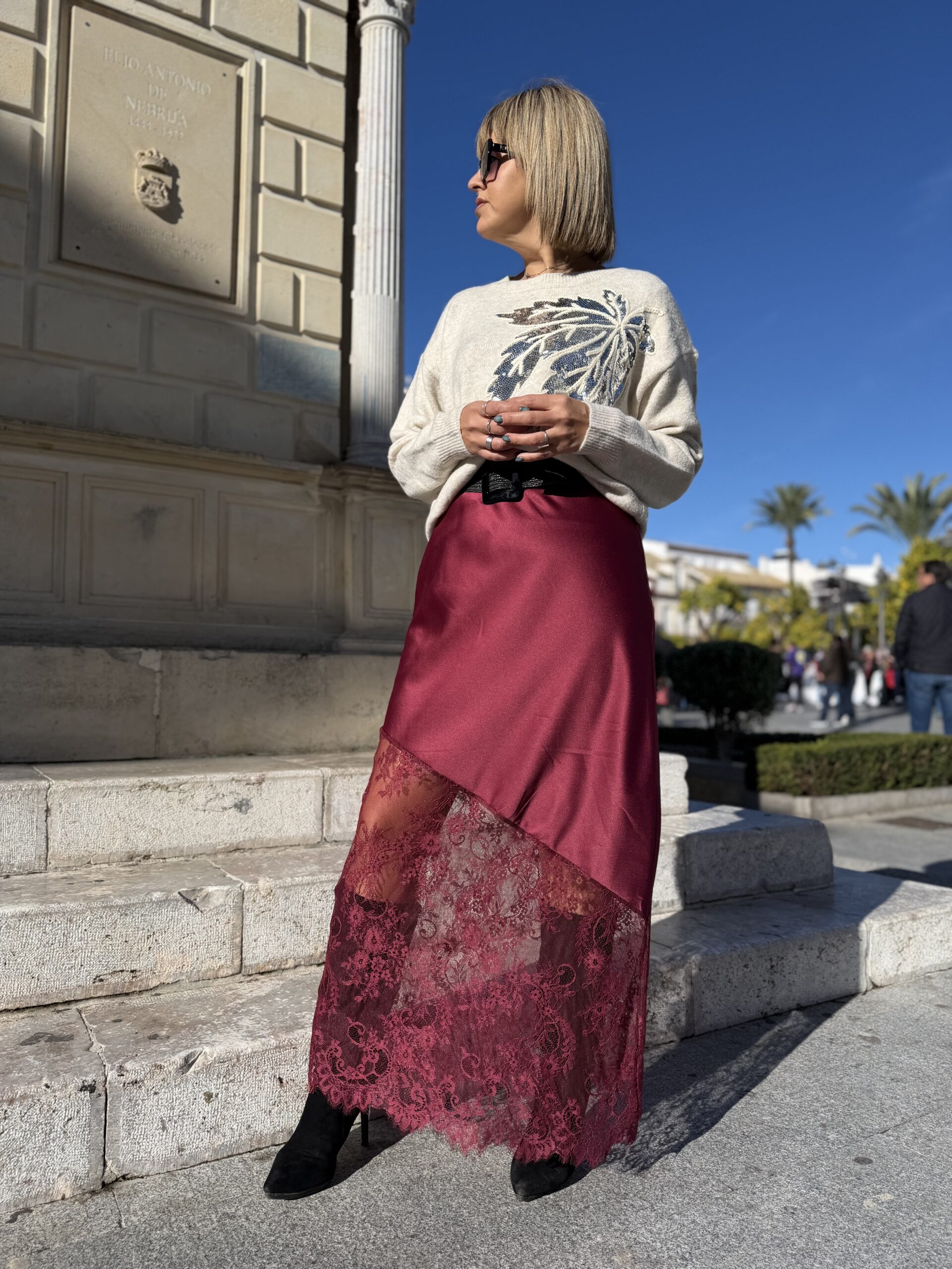 Falda lencera berenjena.