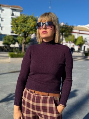 Jersey básico cuello perkins berengena.