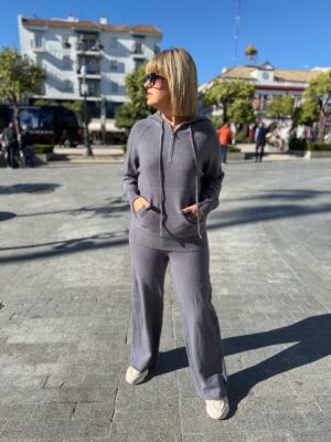 Conjunto de punto confort gris.