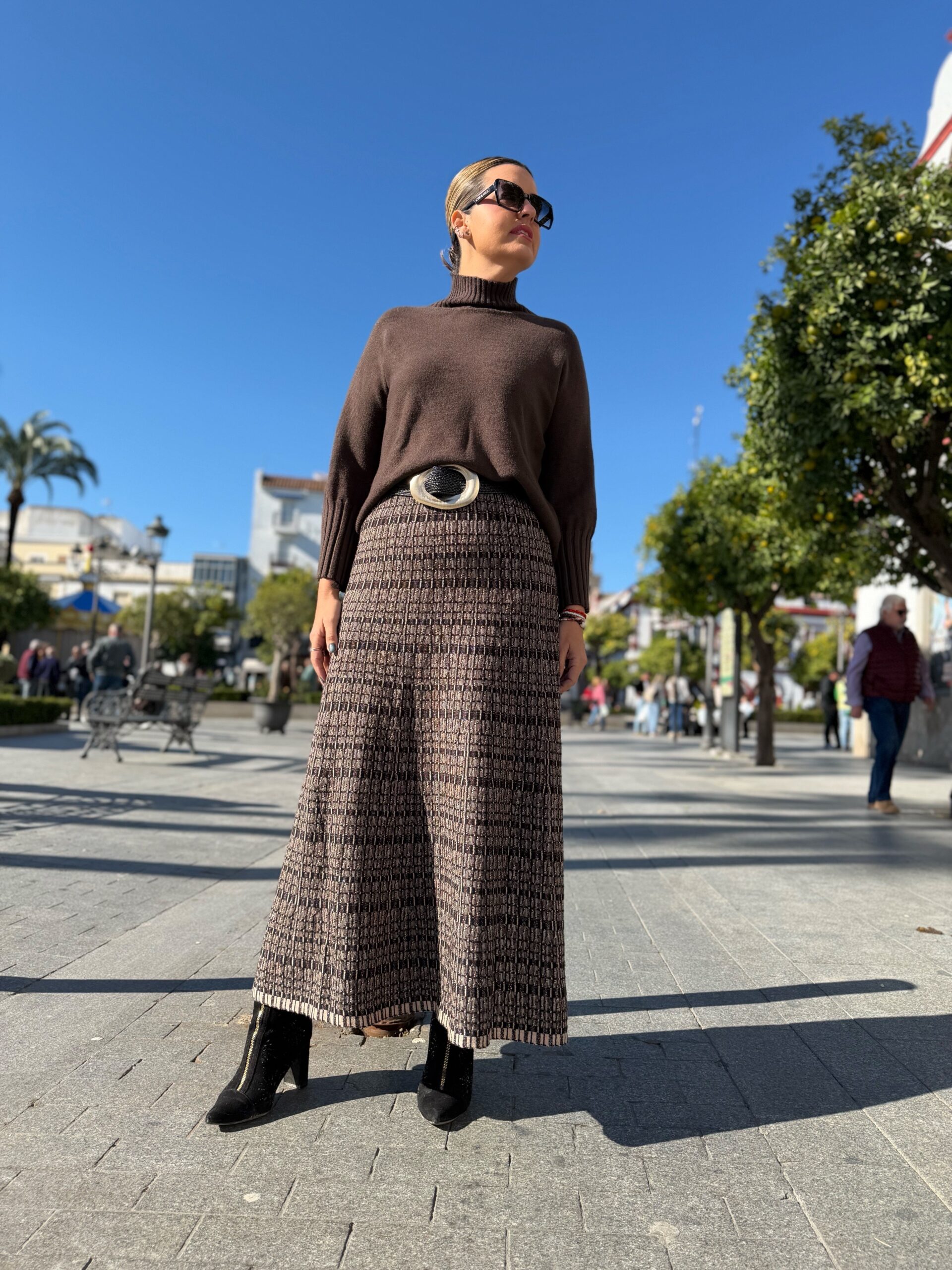 Falda Knit Elegance.