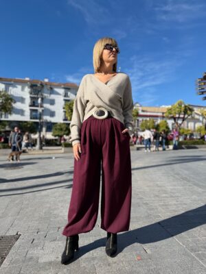 Pantalón bombacho burdeos-berengena.