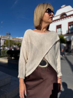 Jersey cruzado beige.