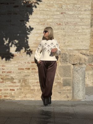 Pantalón bombacho satinado marrón.