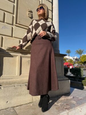 Falda antelina marrón.