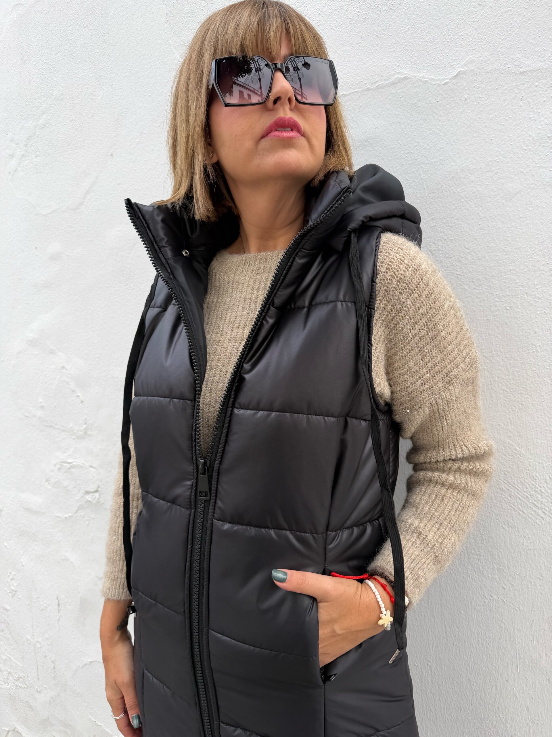 Chaleco acolchado negro. - Imagen 2