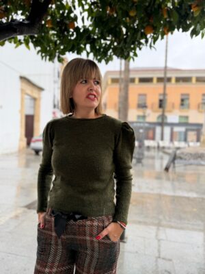 Jersey manga abullonada verde.