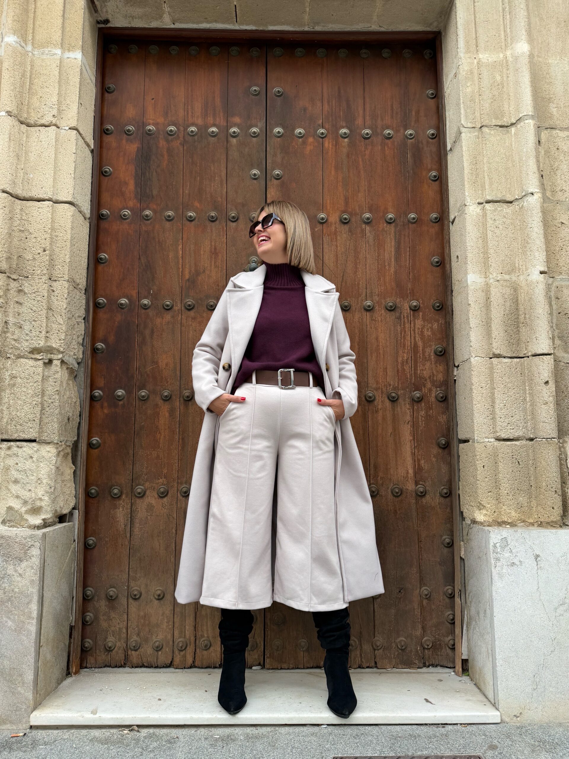 Pantalón recto midi beige. - Imagen 2