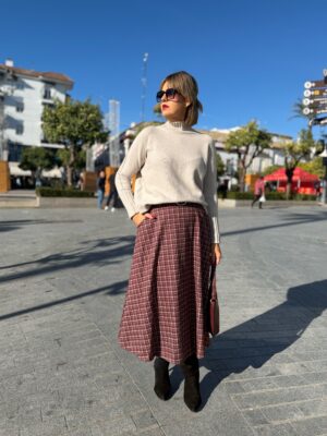 Falda de cuadro berengena.