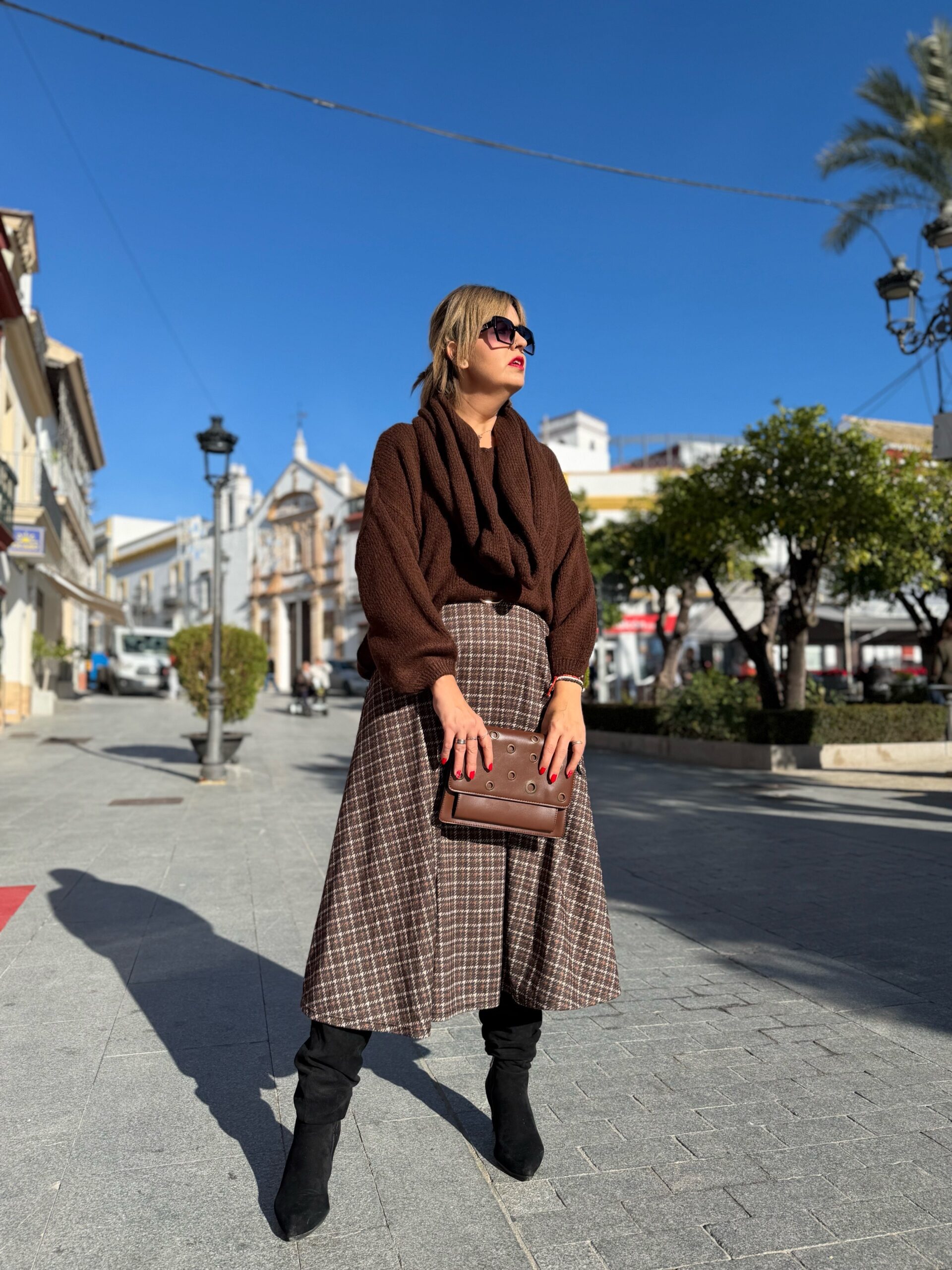 Falda de paño cuadro marrón. - Imagen 3