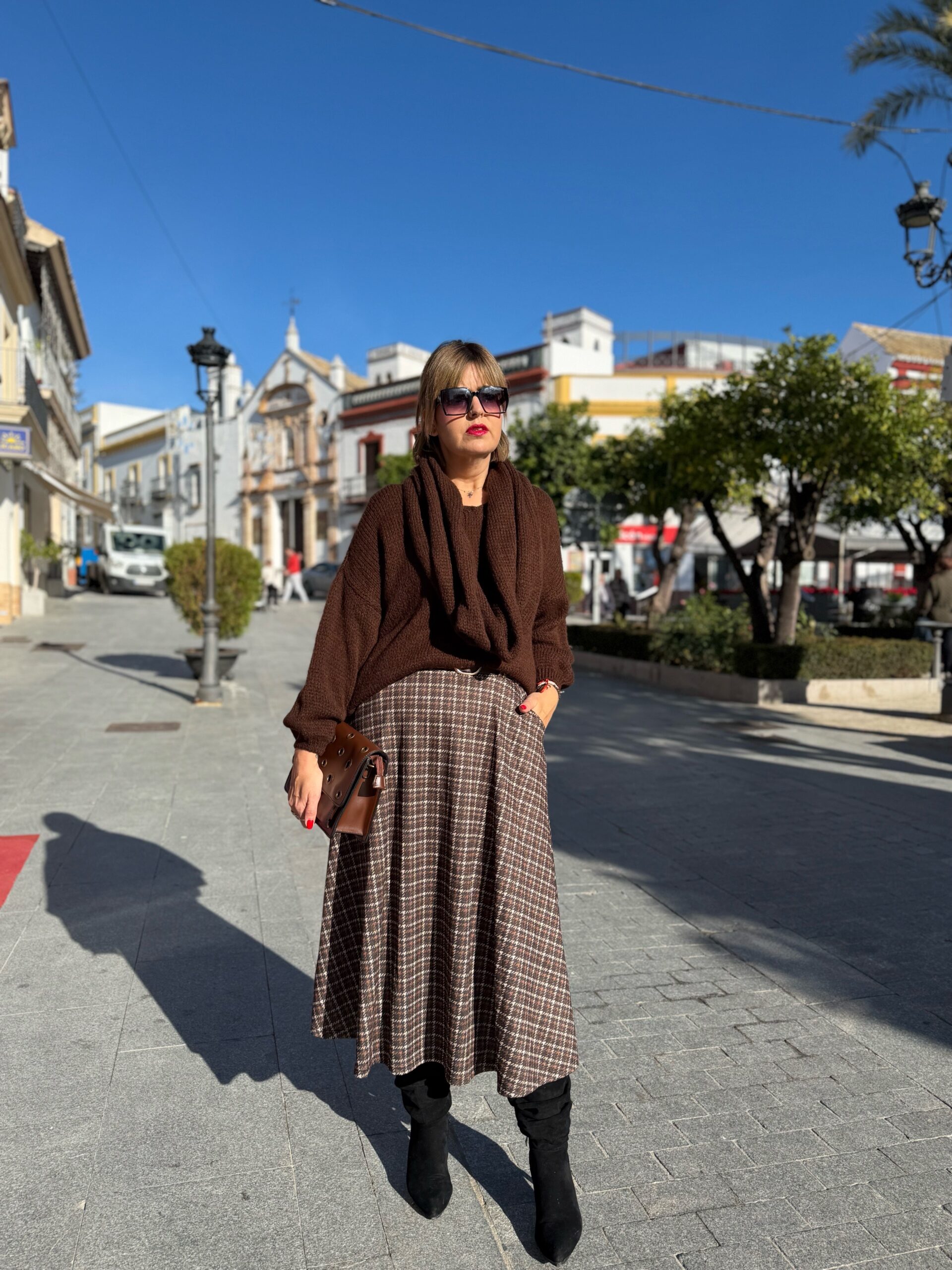 Falda de paño cuadro marrón. - Imagen 4