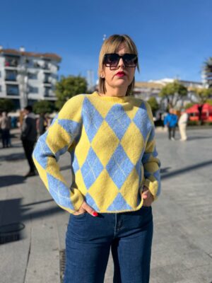 Jersey rombos amarillo-celeste.