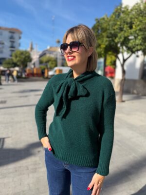 Jersey cuello lazo verde botella.