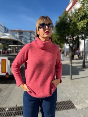 Jersey cuello alto bocón frambuesa.