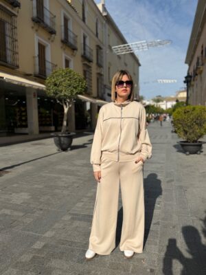 Conjunto EASY STYLE beige.