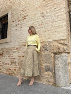 Falda Ronda amarillo.