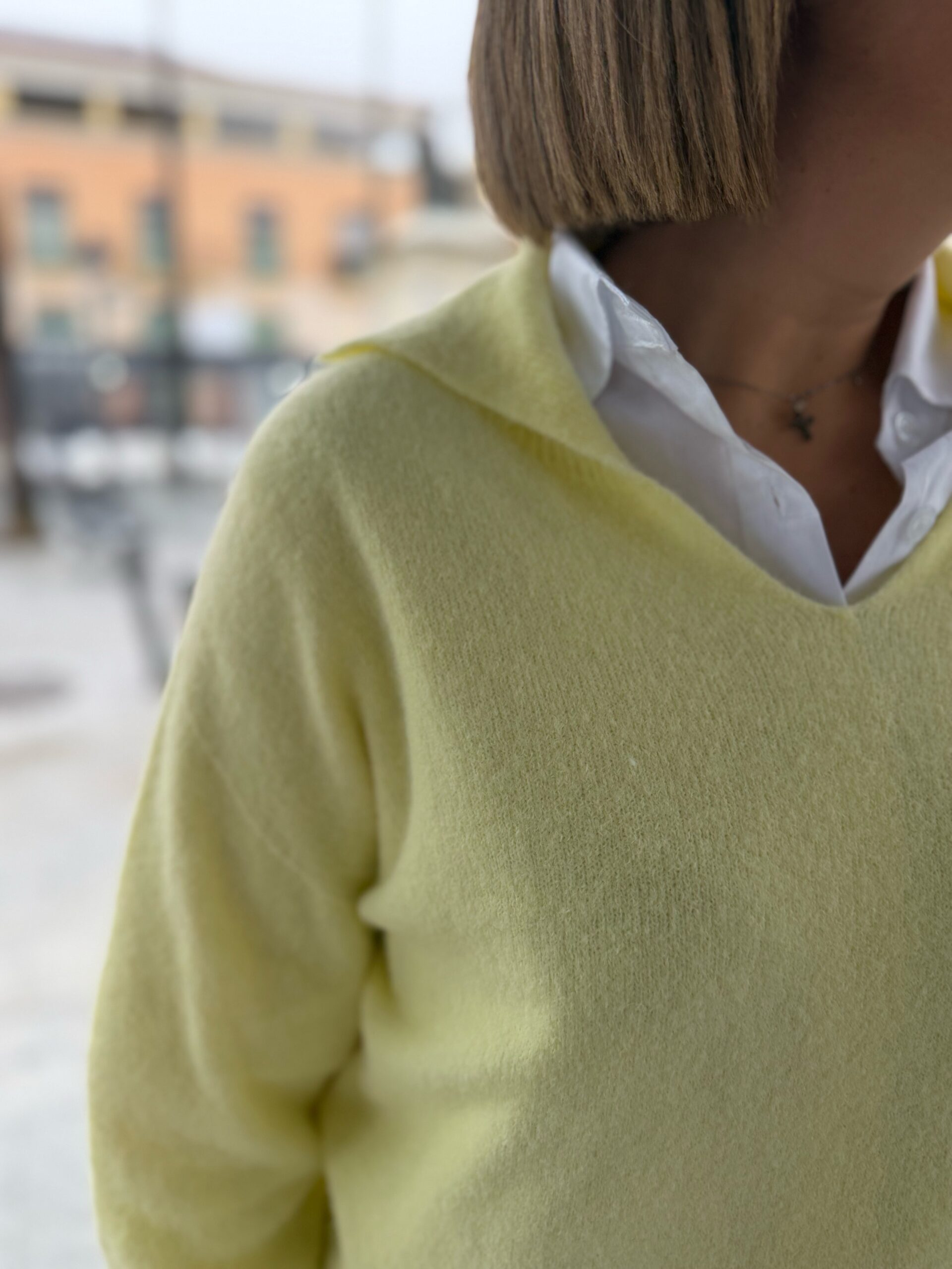 Jersey cuello pollo amarillo. - Imagen 2