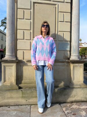 Jersey rombos cuello polo celeste-rosa.