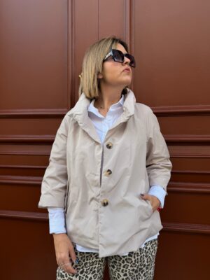 Chaqueta Spring beige.