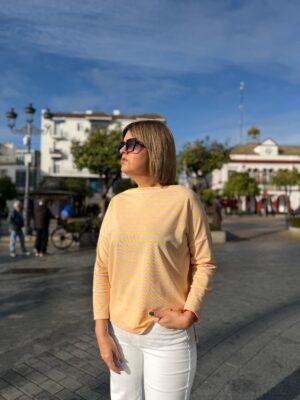 Camiseta Spring raya naranja amarillo.