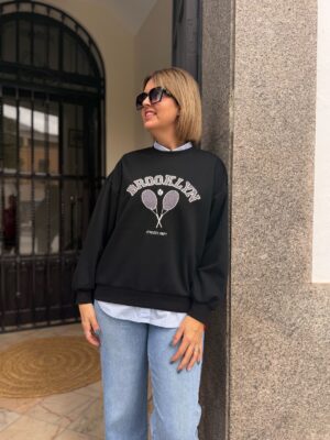 Sudadera Brooklyn negra.