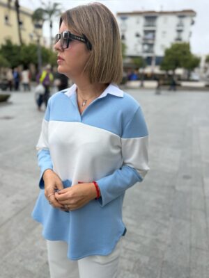 Sudadera franjas cuello polo celeste.