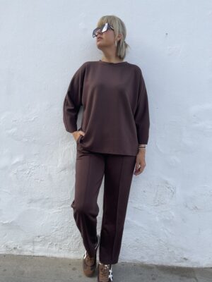 Conjunto Cold Flow marrón.