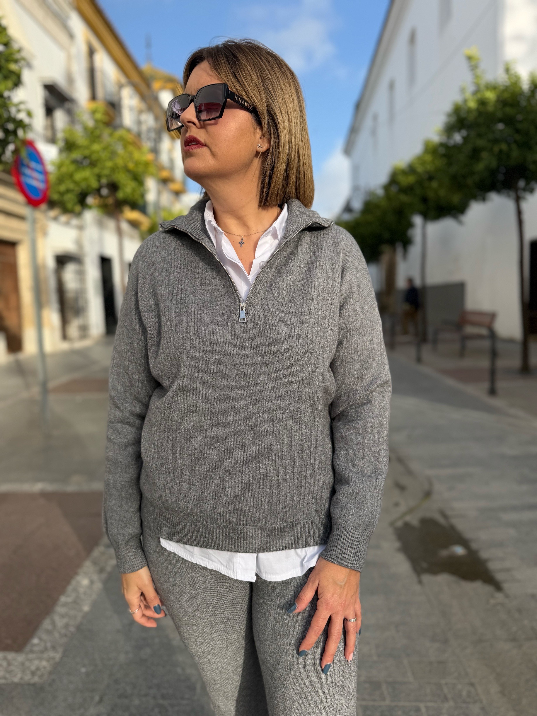 Conjunto de punto sport gris. - Imagen 3