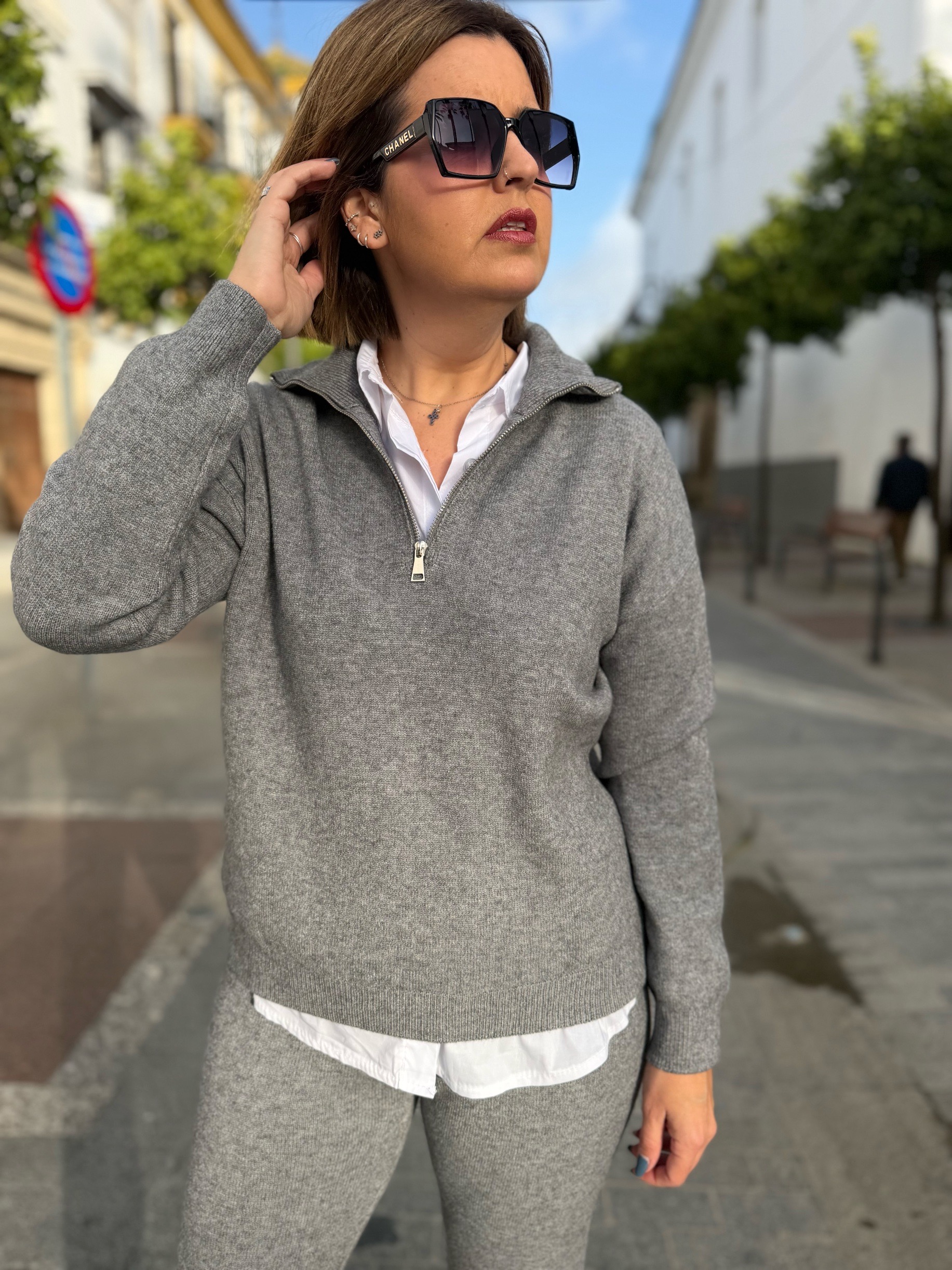 Conjunto de punto sport gris. - Imagen 4