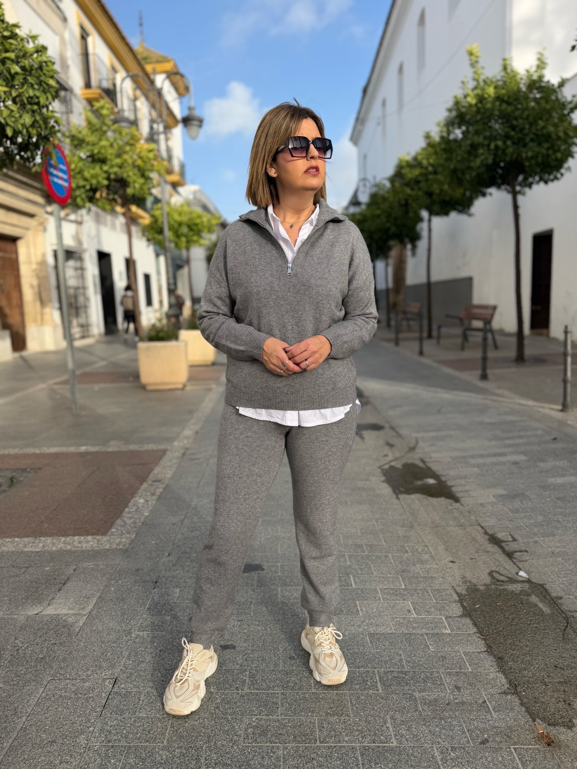 Conjunto de punto sport gris. - Imagen 5