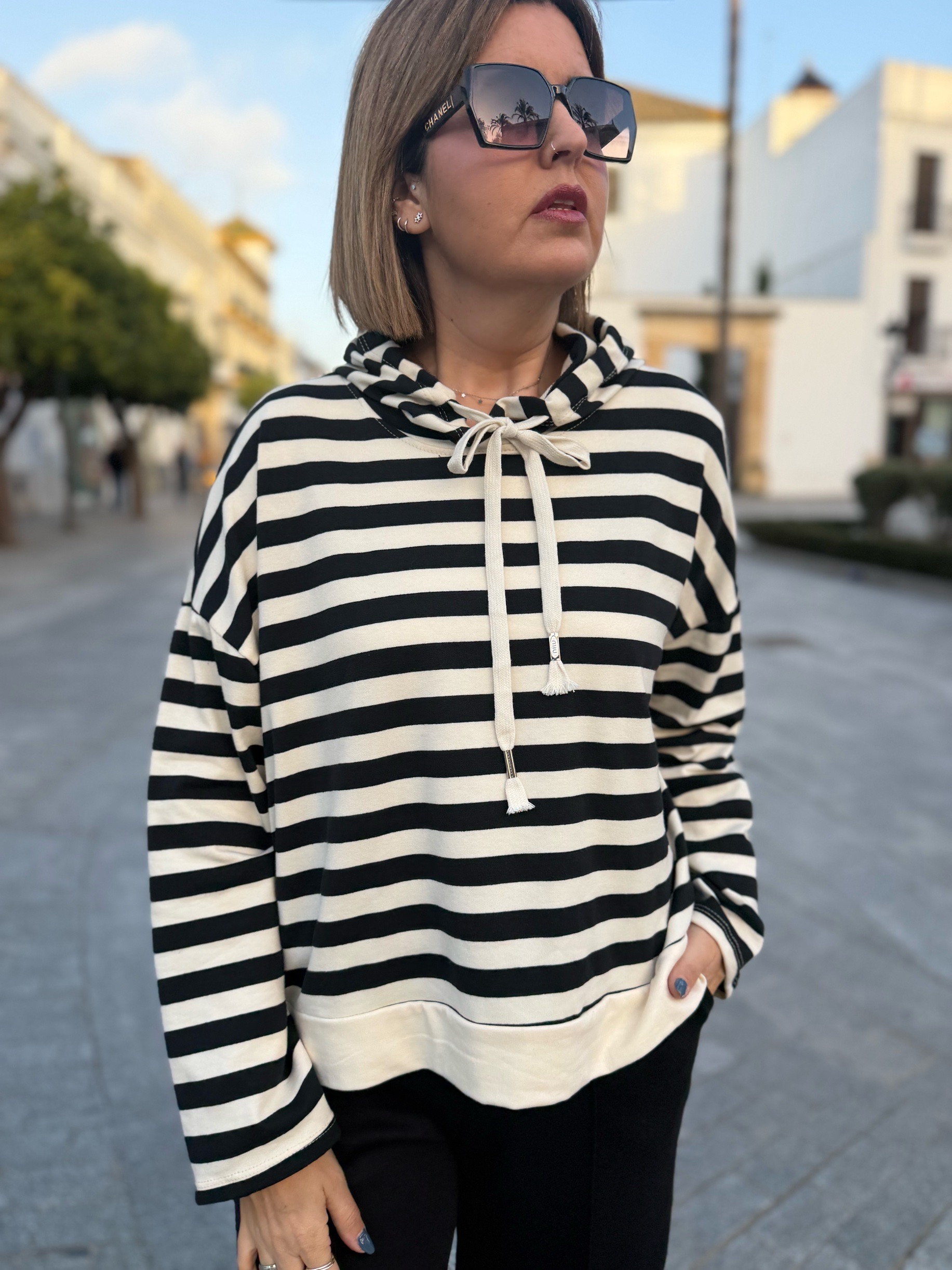 Sudadera Venecia negro.