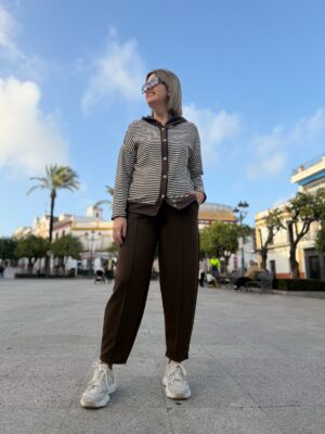 Pantalón soft glow marrón.