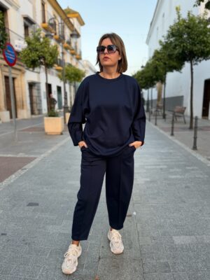 Conjunto Cold Flow azul marino.