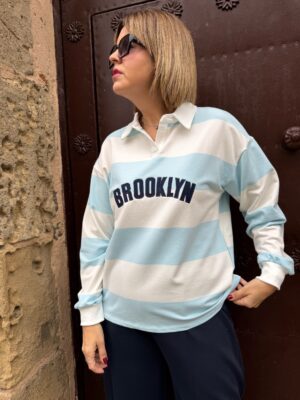 Sudadera cuello polo Brooklyn celeste.