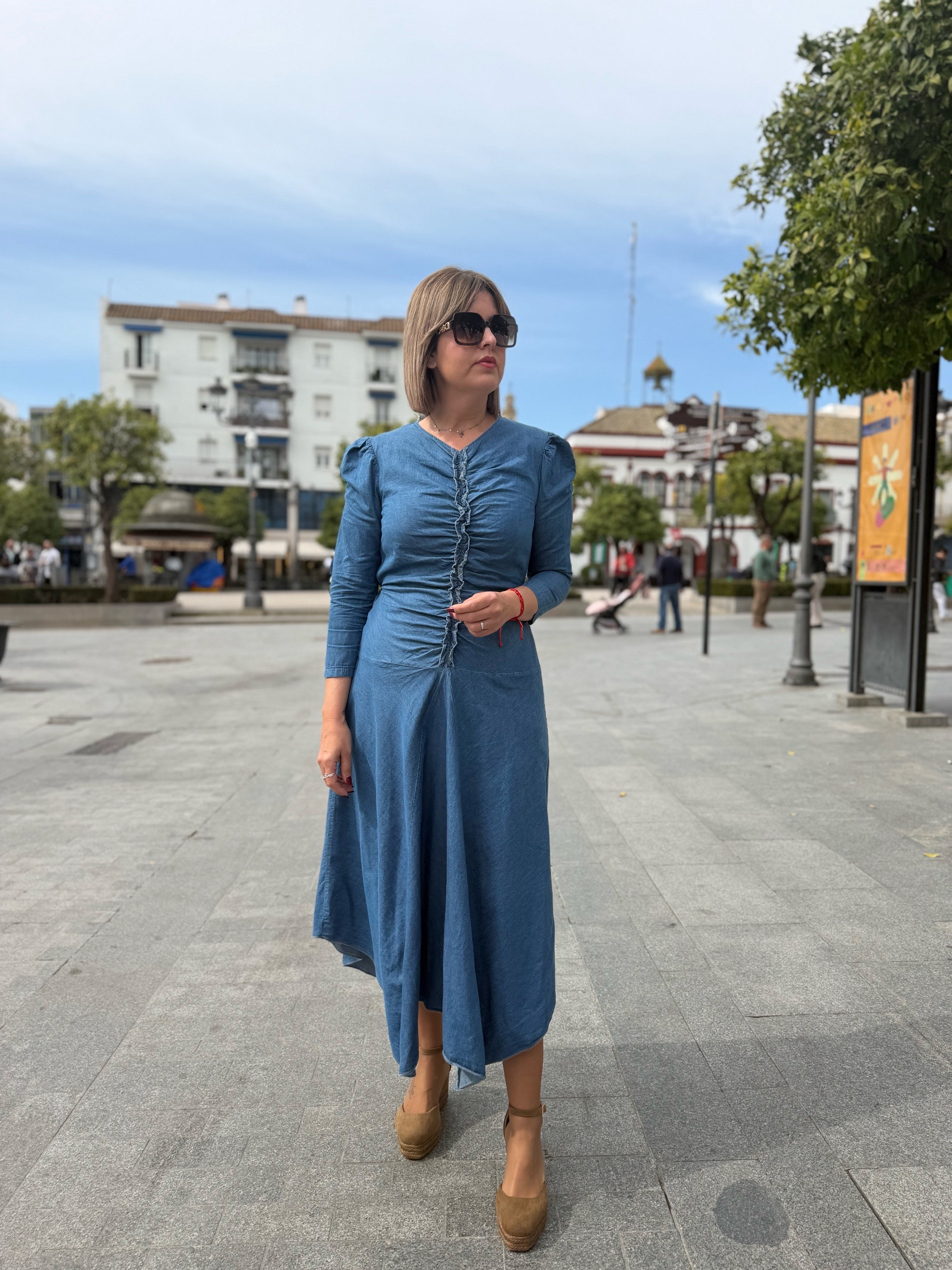 Vestido vaquero efecto cuerpazo (color medio). - Imagen 4