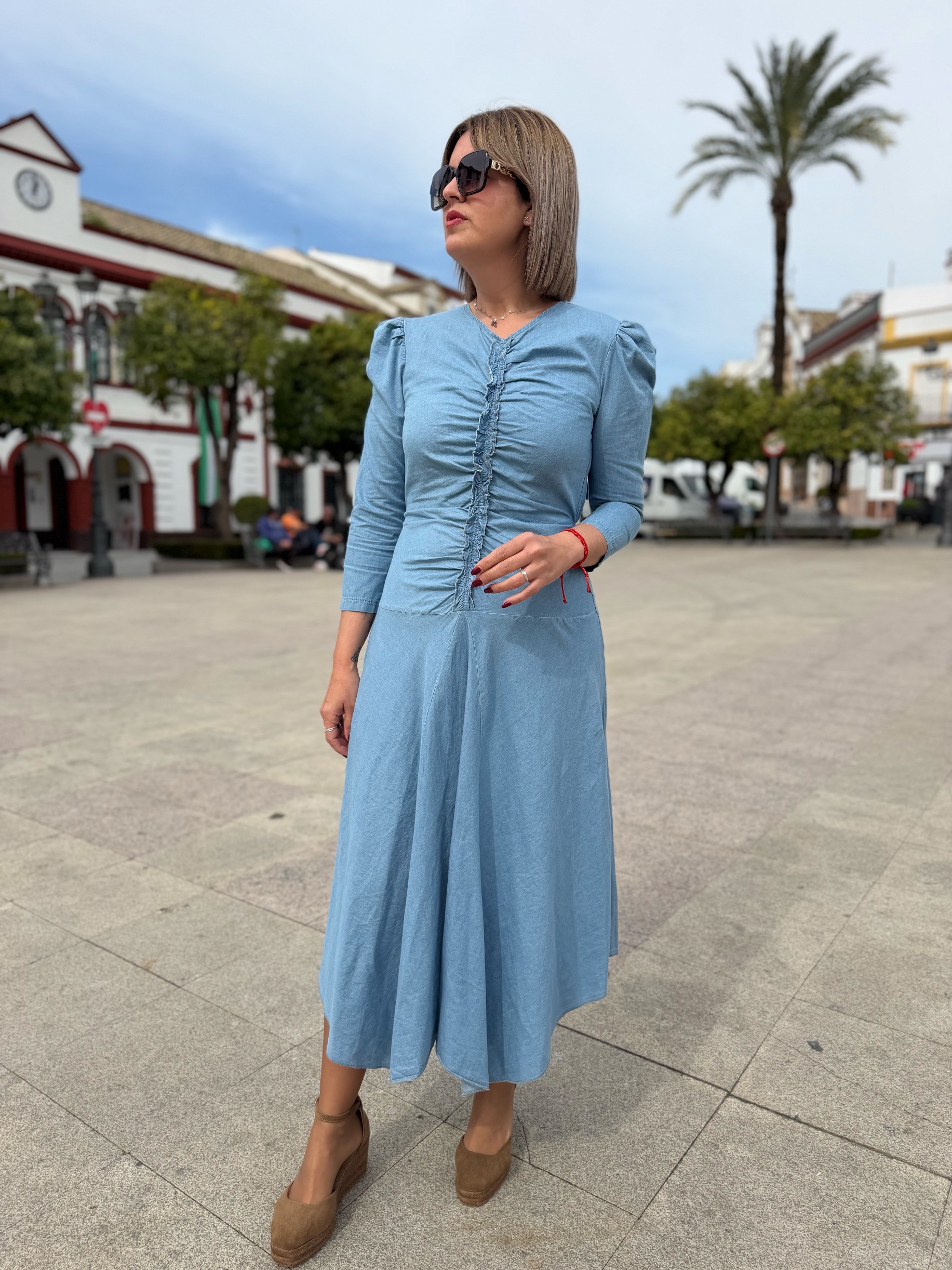 Vestido vaquero efecto cuerpazo (claro). - Imagen 4